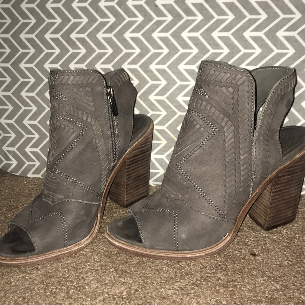 Vince Camuto open toe